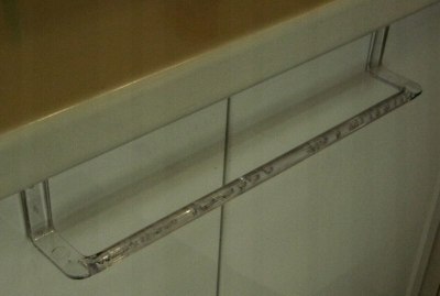 DecoBella wieszak transparentny naszafkowy z policarbonu