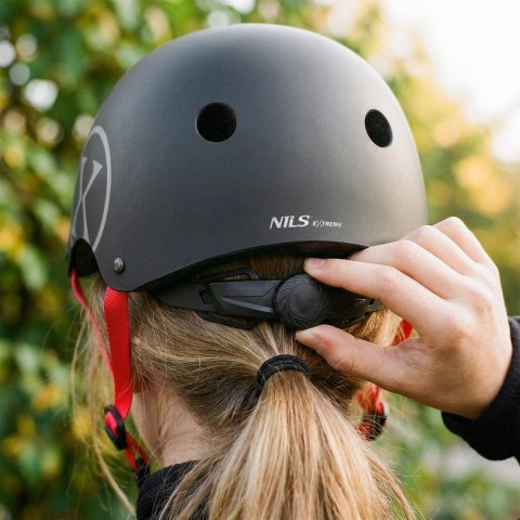 MTW001-2 KASK CZARNY L(58-61CM) NILS EXTREME
